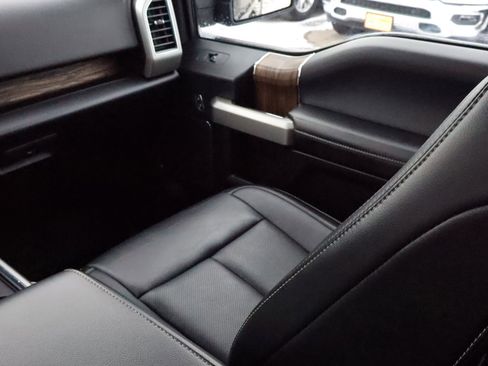 Used 2019 Ford F150 Lariat w/ Max Trailer Tow Package image 12