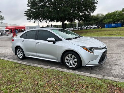 Used 2025 Toyota Corolla LE image 7