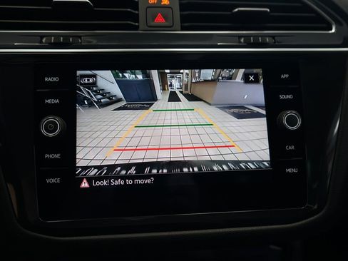 Used 2022 Volkswagen Tiguan SE R-Line AWD/4WD image 8