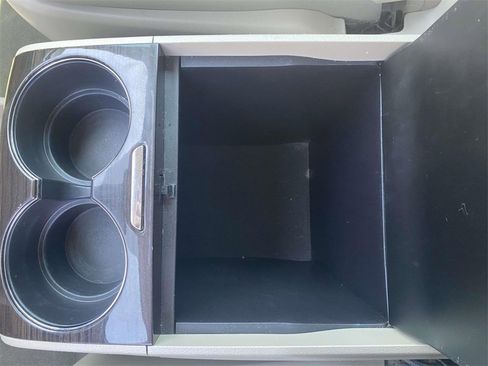 Used 2020 Toyota Sienna XLE image 24