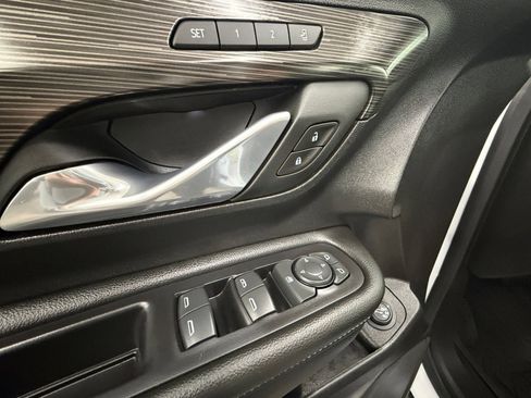 Used 2024 GMC Terrain SLT w/ Tech Package image 24