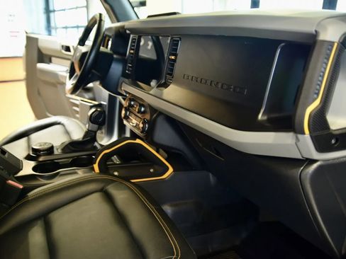 Used 2023 Ford Bronco Badlands image 31