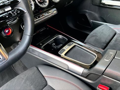 Used 2025 Mercedes-Benz GLB 35 AMG 4MATIC image 16