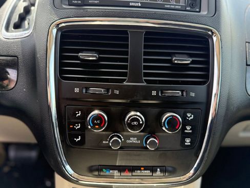 Used 2014 Dodge Grand Caravan SXT w/ UConnect Hands-Free Group FWD image 29