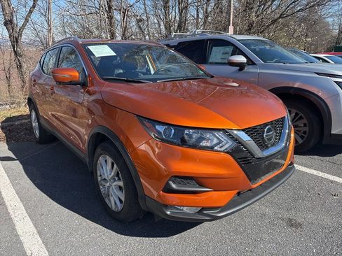 Used 2021 Nissan Rogue Sport SV w/ Technology Package image 1