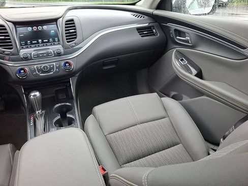 Used 2017 Chevrolet Impala LT FWD image 19