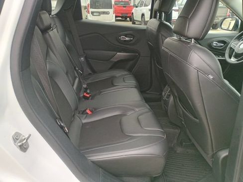 Used 2020 Jeep Cherokee Latitude Plus FWD image 16