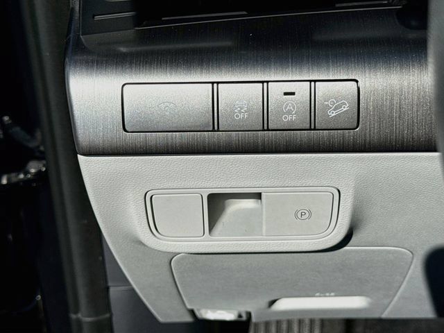 Used 2025 Hyundai Kona SE AWD/4WD image 16