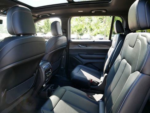 Certified 2025 Jeep Grand Cherokee L Limited w/ Luxury Tech Group II image 33