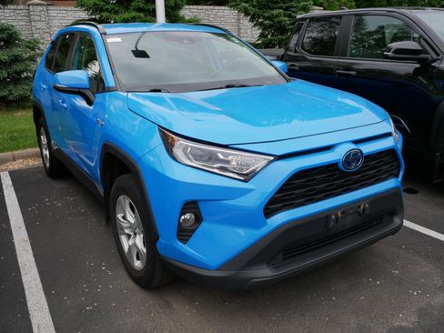 Certified 2021 Toyota RAV4 XLE w/ XLE Grade Weather Package AWD/4WD image 3