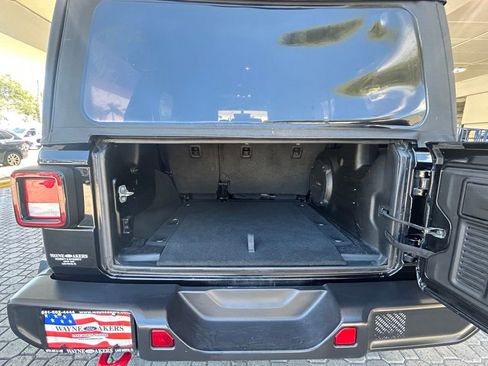 Used 2022 Jeep Wrangler Unlimited Rubicon image 31