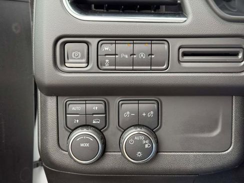 Used 2023 Chevrolet Suburban LS image 12