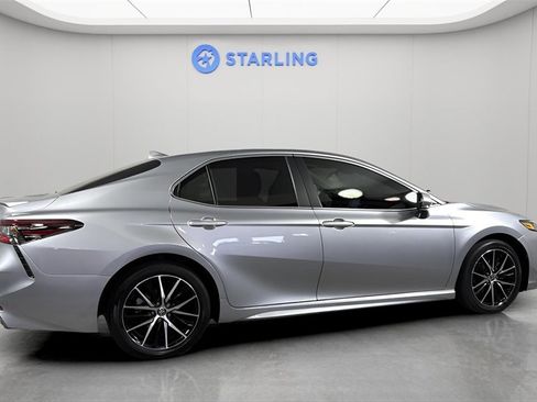 Used 2024 Toyota Camry SE image 10