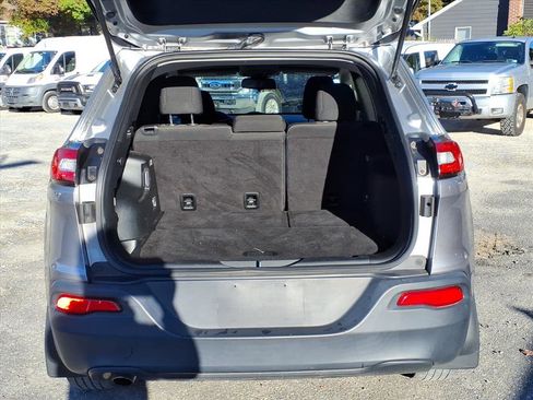 Used 2017 Jeep Cherokee Latitude image 13