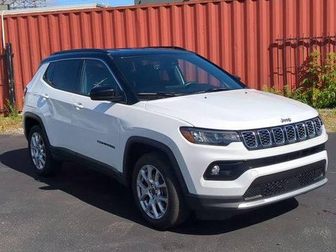 Used 2025 Jeep Compass Limited AWD/4WD image 8