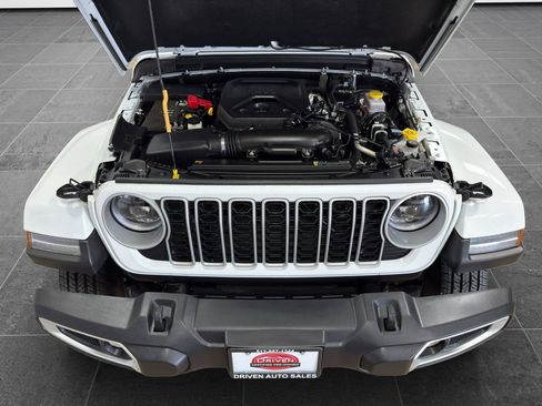 Used 2025 Jeep Wrangler Unlimited Sahara AWD/4WD image 9