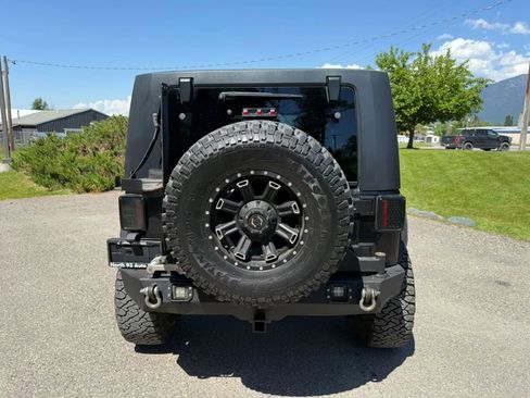 Used 2010 Jeep Wrangler Unlimited Rubicon AWD/4WD image 5