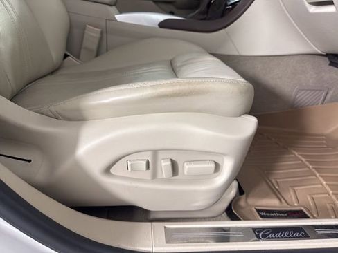 Used 2015 Cadillac SRX Luxury w/ Driver Awareness Package image 19