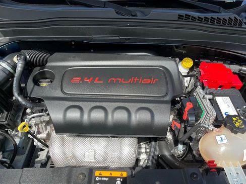 Used 2018 Jeep Renegade Altitude AWD/4WD image 28