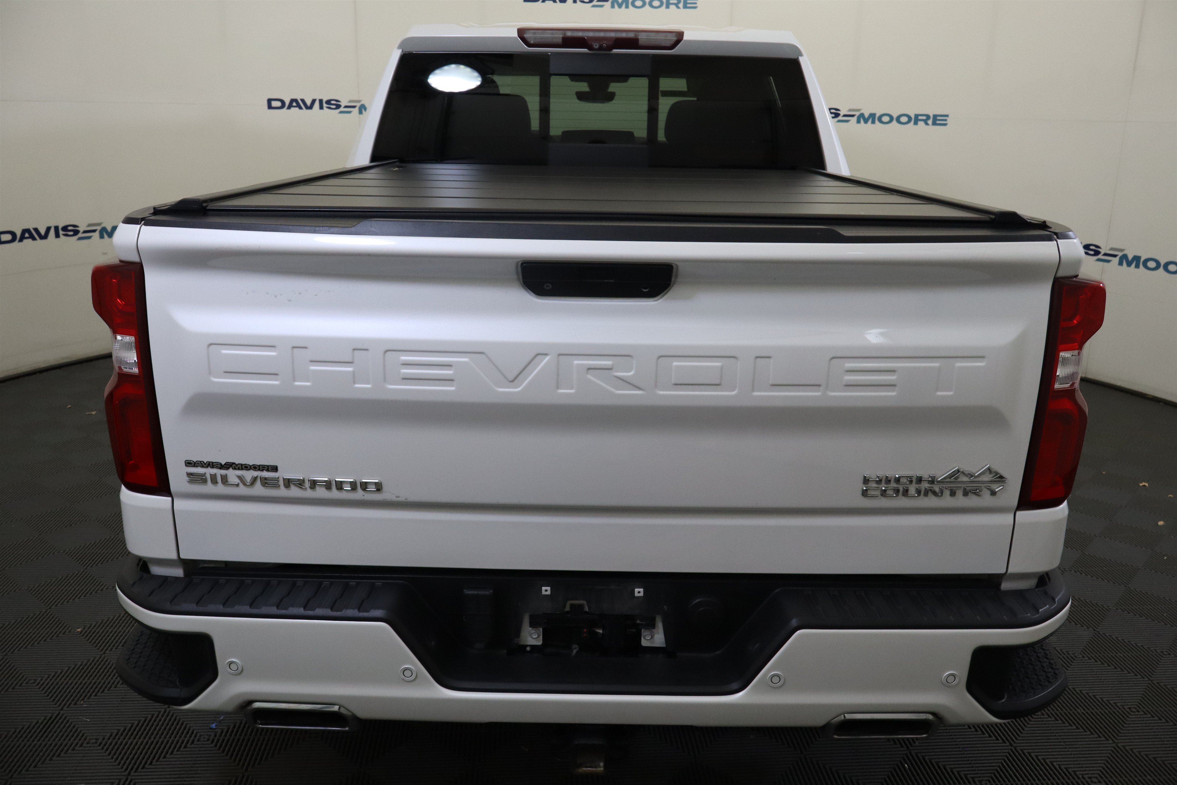 Used 2020 Chevrolet Silverado 1500 High Country w/ Technology Package AWD/4WD image 8