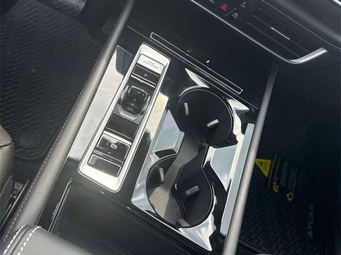 New 2026 Volkswagen Atlas SE image 24