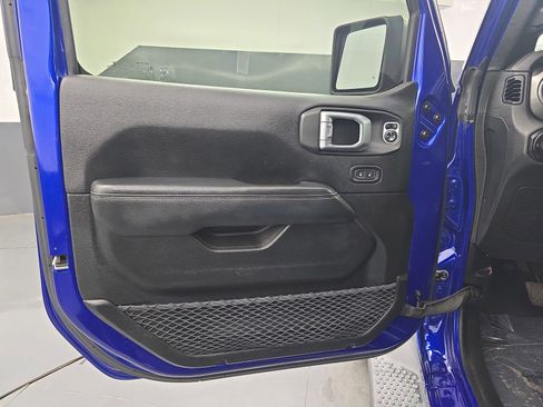 Used 2019 Jeep Wrangler Unlimited Sahara w/ Uconnect 4C Nav & Sound Group AWD/4WD image 21