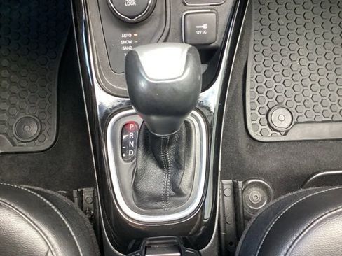 Used 2018 Jeep Compass Latitude AWD/4WD image 23