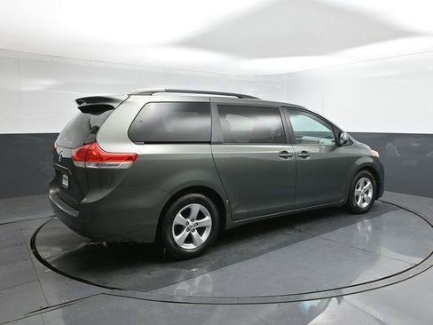 Used 2013 Toyota Sienna LE FWD image 11