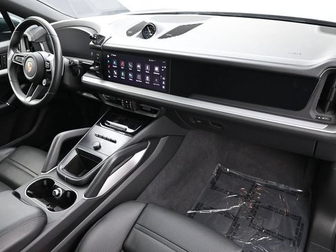 Certified 2025 Porsche Cayenne S AWD/4WD image 32