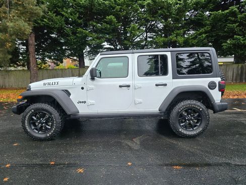 Used 2020 Jeep Wrangler Unlimited Willys image 3