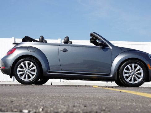 Used 2013 Volkswagen Beetle TDI FWD image 32