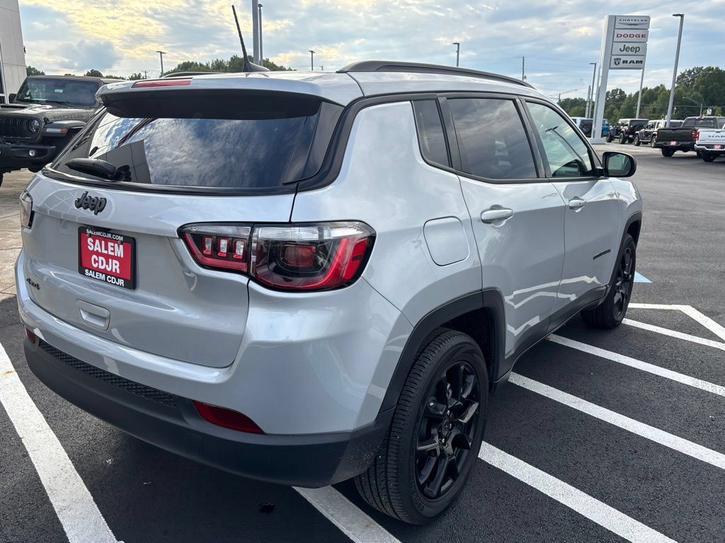 Used 2025 Jeep Compass Latitude w/ Altitude Special Edition AWD/4WD image 11