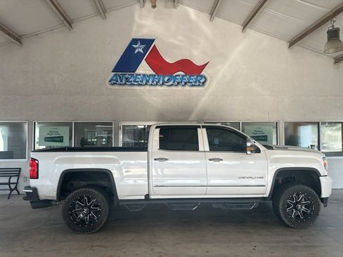 Used 2019 GMC Sierra 2500 Denali w/ Duramax Plus Package AWD/4WD image 2