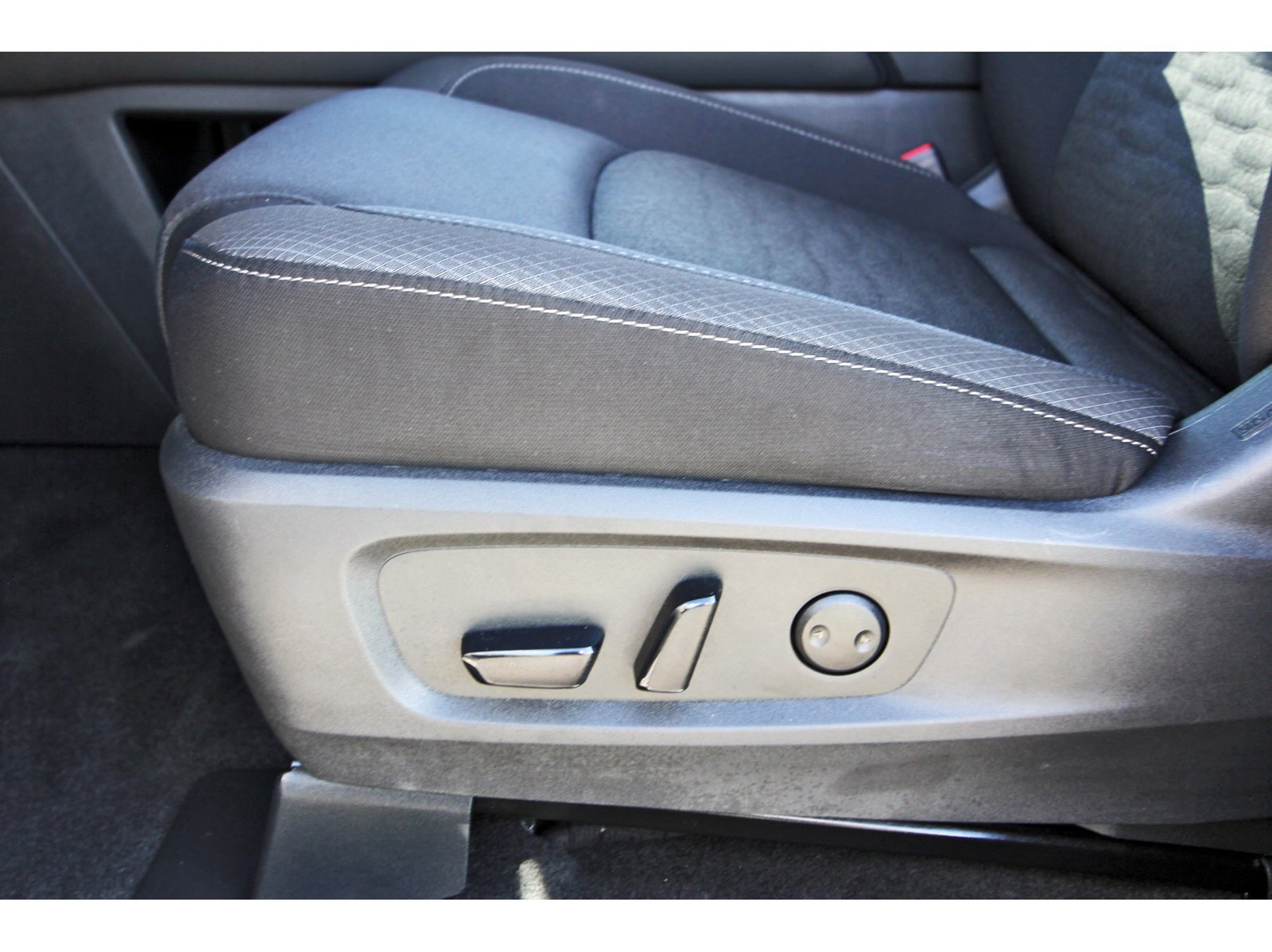 Certified 2025 Nissan Pathfinder SV FWD image 30