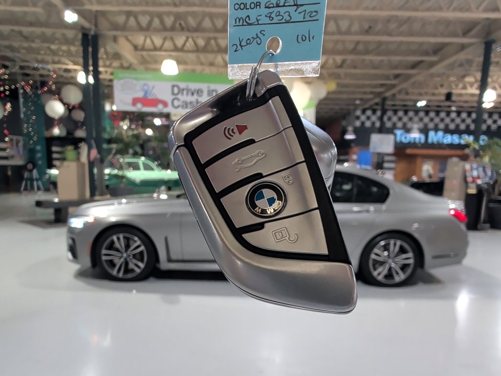 Used 2021 BMW 750i xDrive w/ Executive Package AWD/4WD image 4