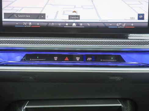 Used 2025 BMW 750e xDrive w/ Premium Package AWD/4WD image 10