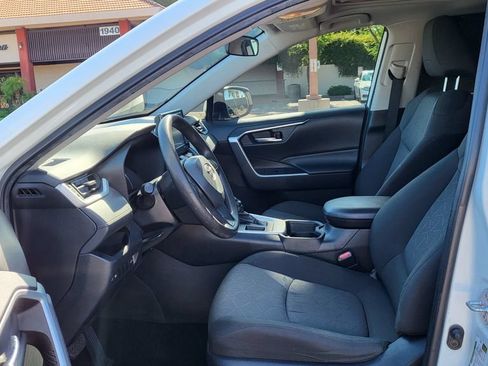 Used 2021 Toyota RAV4 XLE w/ Convenience Package FWD image 28