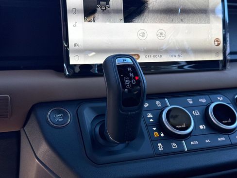 New 2025 Land Rover Defender 110 X-Dynamic SE image 26