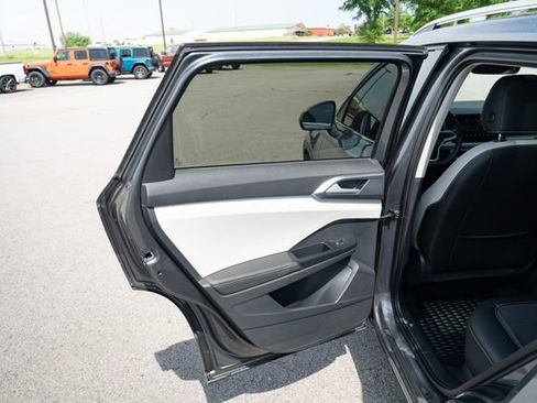Used 2025 Volkswagen Taos SE w/ Panoramic Sunroof Package AWD/4WD image 14