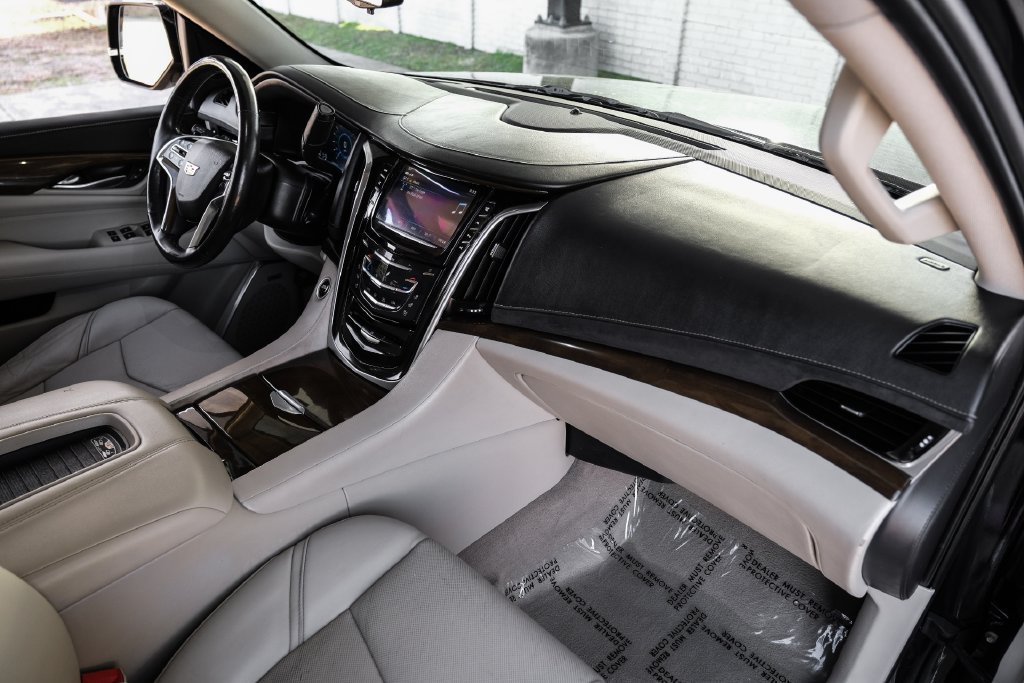 Used 2019 Cadillac Escalade ESV Luxury AWD/4WD image 10