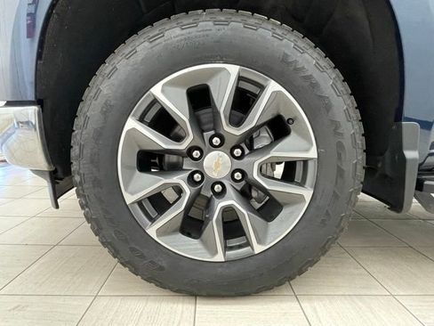 Used 2023 Chevrolet Silverado 1500 LT AWD/4WD image 7