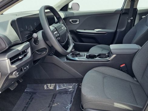New 2025 Kia K4 LXS image 17