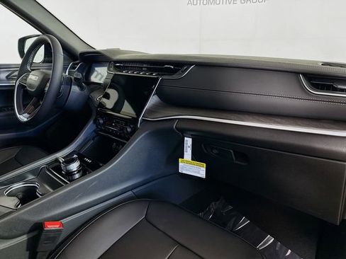 New 2025 Jeep Grand Cherokee Limited image 28