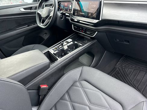 Used 2024 Volkswagen Atlas Cross Sport SE image 16