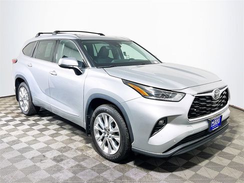 Used 2023 Toyota Highlander Limited image 1