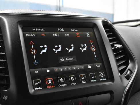 Used 2020 Jeep Cherokee Trailhawk w/ Comfort & Convenience Group image 16