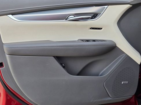 Used 2021 Cadillac XT5 Premium Luxury image 11