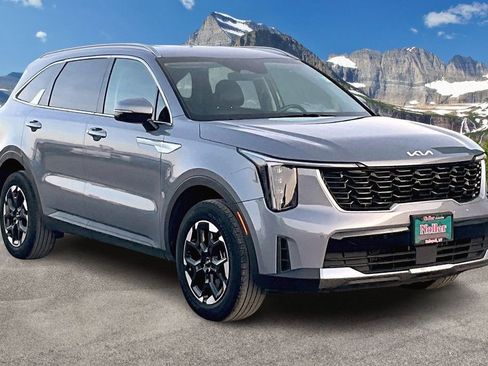 Used 2024 Kia Sorento S image 12