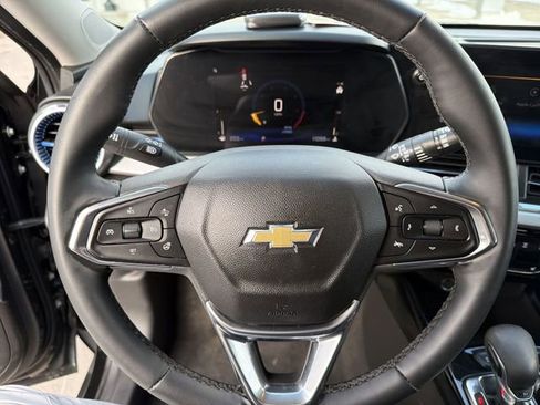 Used 2025 Chevrolet Trax LT w/ Driver Confidence Package image 16