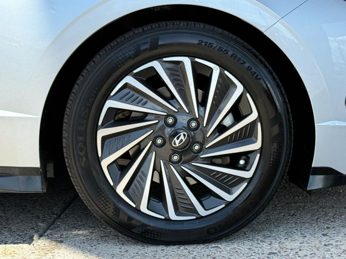 Used 2025 Hyundai Sonata SEL FWD image 25